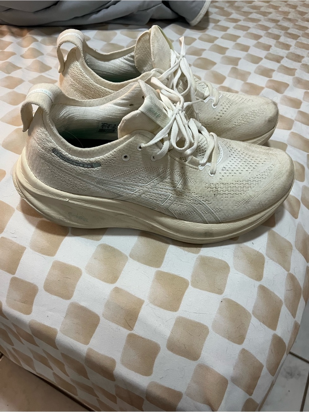 Asics Nimbus 27 off white/cream